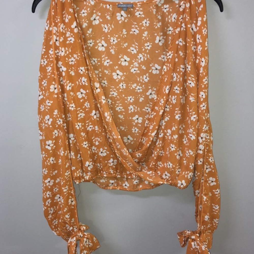 Open sleeved floral top